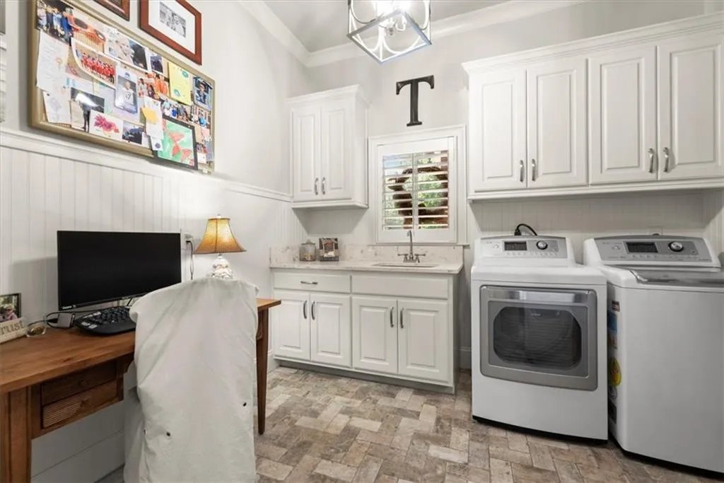 Milton, Georgia 30004, United States, 6 Bedrooms Bedrooms, ,7 BathroomsBathrooms,Residential,Pending,46332