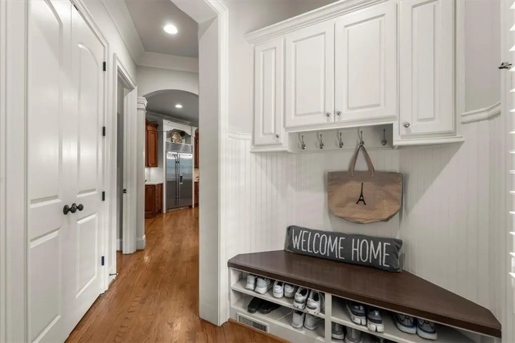 Milton, Georgia 30004, United States, 6 Bedrooms Bedrooms, ,7 BathroomsBathrooms,Residential,Pending,46332