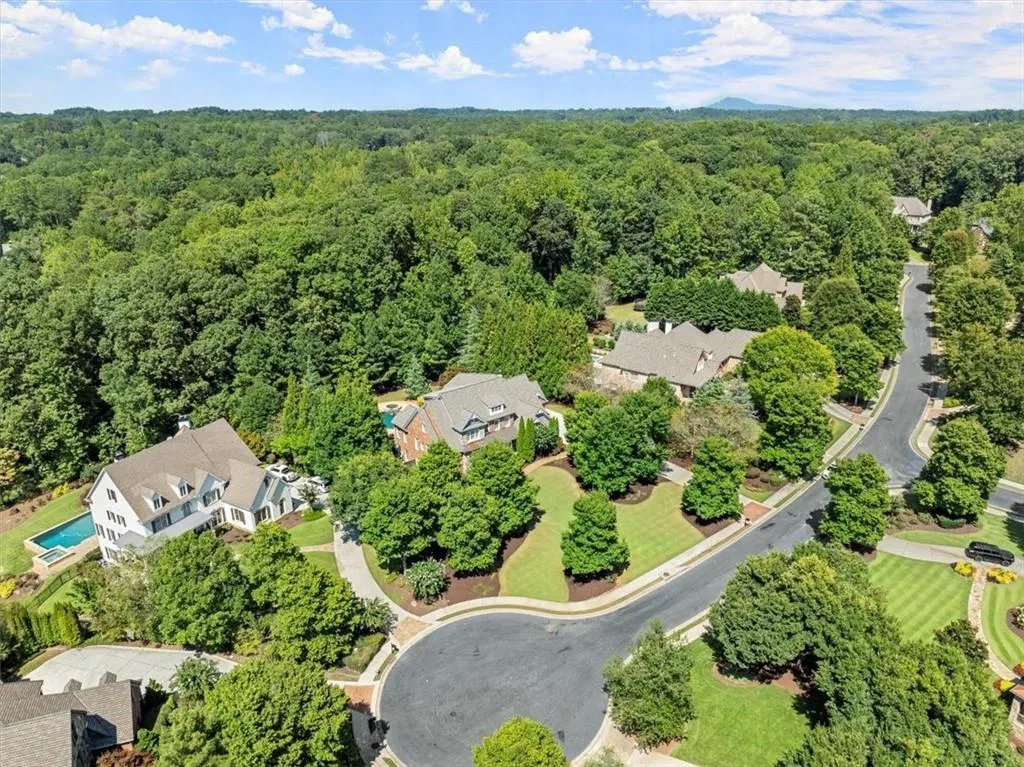 Milton, Georgia 30004, United States, 6 Bedrooms Bedrooms, ,7 BathroomsBathrooms,Residential,Pending,46332