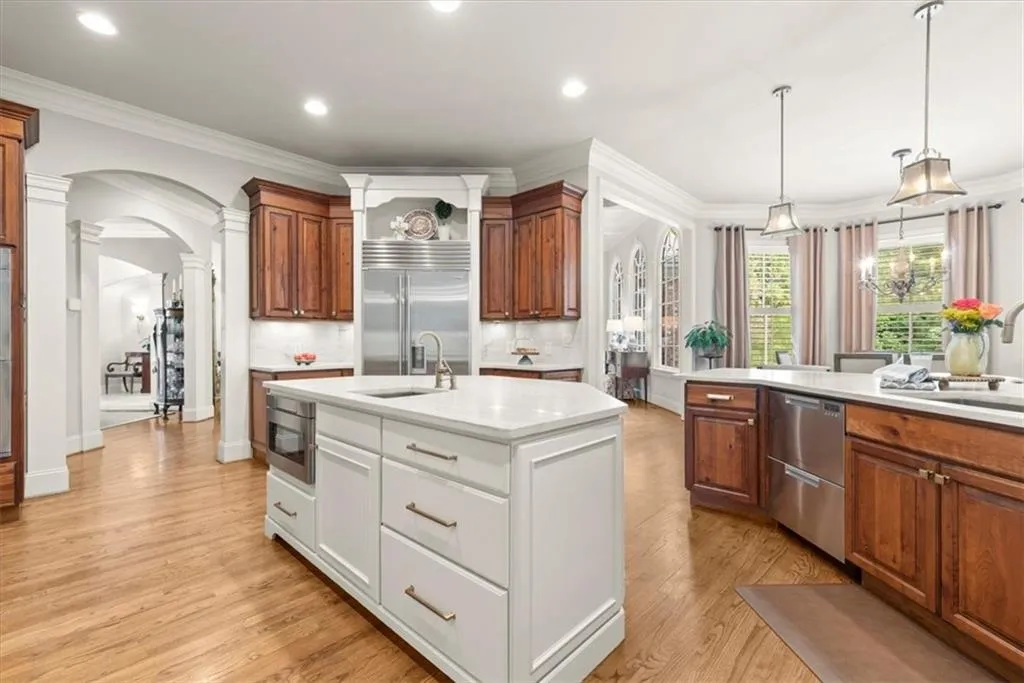 Milton, Georgia 30004, United States, 6 Bedrooms Bedrooms, ,7 BathroomsBathrooms,Residential,Pending,46332