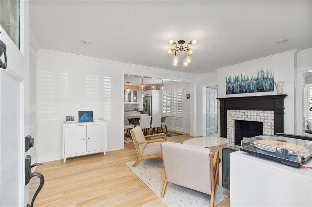 275 Rockyford Road NE