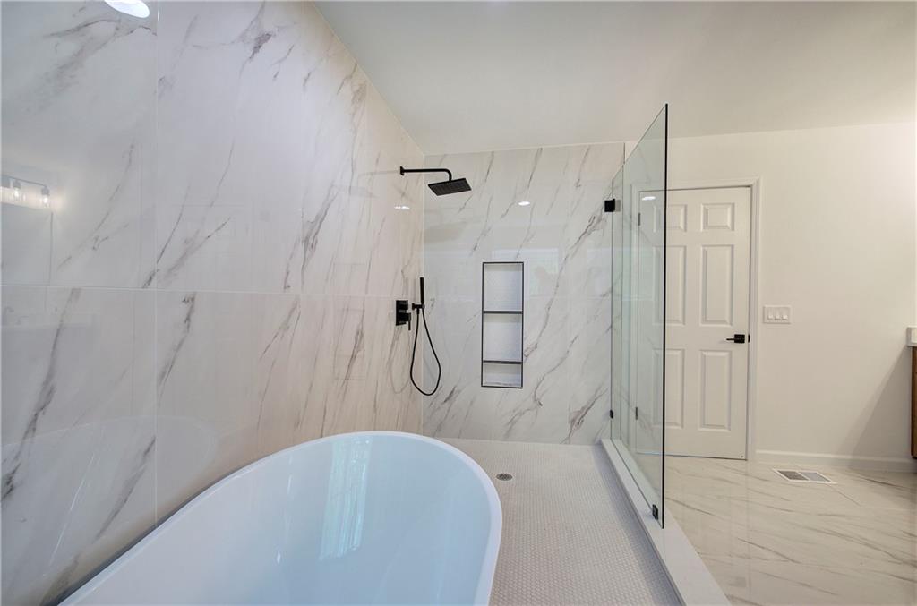 3880 Northpoint Drive, Marietta, Georgia image 38