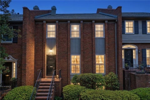Townhouse For Sale - 5211 Glenridge Drive<br/> Atlanta, GA 30342