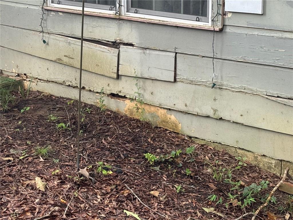 130 Floral Drive SE