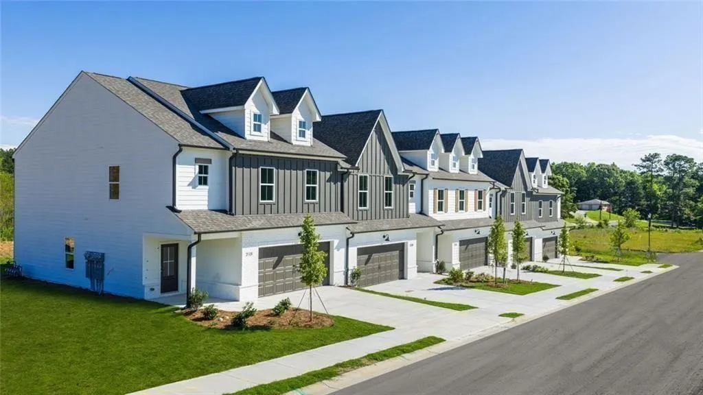 Loganville, Georgia 30052, United States, 4 Bedrooms Bedrooms, ,3 BathroomsBathrooms,Residential,Active,230272