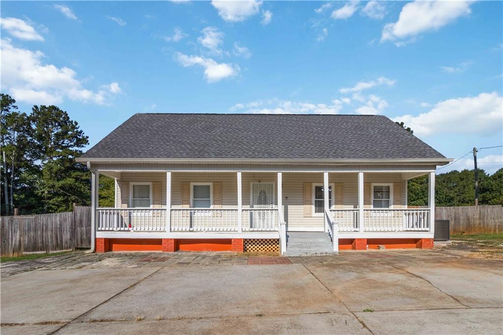 WOW WOW WOW SUCH AN AMAZING 2680 SQUARE FEET HOME WITH 5 BEDROOOMS AND 3 BATHS FOR SALE. The ranch home offers the glowing floor with no carpet. The kitchen offers the dine-in kitchen with the granite countertop and the huge kitchen island. The stove is electric and stainless steel. There is a a huge parking lot in front of the home. The front porch is spacious and lovely. The backyard patio is huge as well. The backyard is private with fence. This home is on 1 acre lot. The home is in the quiet neighbourhood and is very convenient near shopping centres, restaurants and more. The washer, dryer and fridge stay at the home for free. The home was appraised for over 345k. It is listed below the appraisal value and the owner is willing to give a CREDIT OF 10000.00 DOLLARS FOR YOU TO BUY DOWN THE RATES OR TO PAY FOR YOUR CLOSING COSTS OR TO FIX THE HOME AT YOUR WISH. THE HOME IS READY TO MOVE IN. SO HURRY BEFORE IT LASTS !!!