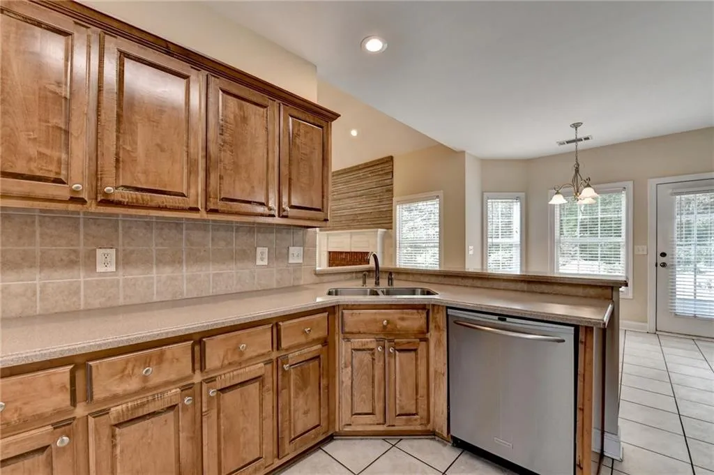 Dacula, Georgia 30019, United States, 3 Bedrooms Bedrooms, ,2 BathroomsBathrooms,Residential,Pending,200854