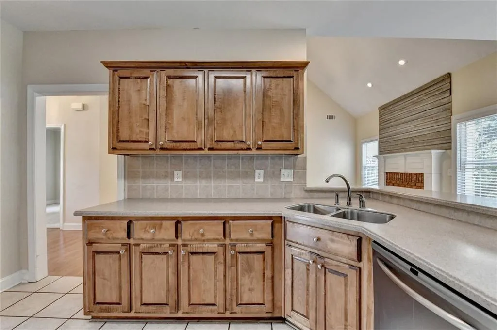 Dacula, Georgia 30019, United States, 3 Bedrooms Bedrooms, ,2 BathroomsBathrooms,Residential,Pending,200854