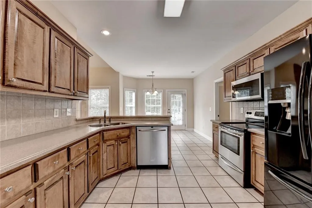 Dacula, Georgia 30019, United States, 3 Bedrooms Bedrooms, ,2 BathroomsBathrooms,Residential,Pending,200854