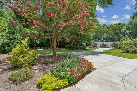 Photo of 750 Crest Valley Drive NW, Sandy Springs, GA 30327 (MLS # 7533545)