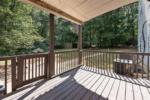 A home in Powder Springs