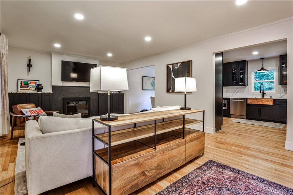 1282 Thomas Road