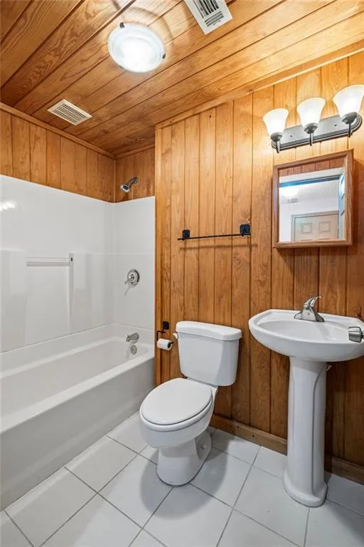 Roswell, Georgia 30075, United States, 5 Bedrooms Bedrooms, ,4 BathroomsBathrooms,Residential,Pending,212439