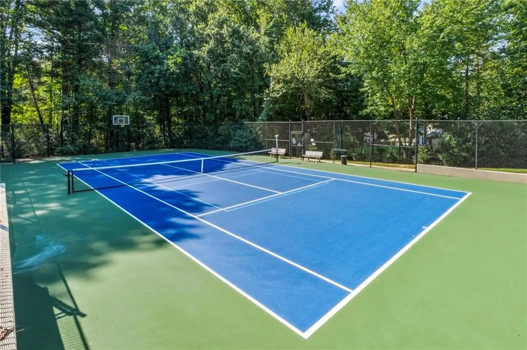 Roswell, Georgia 30075, United States, 5 Bedrooms Bedrooms, ,4 BathroomsBathrooms,Residential,Pending,212439