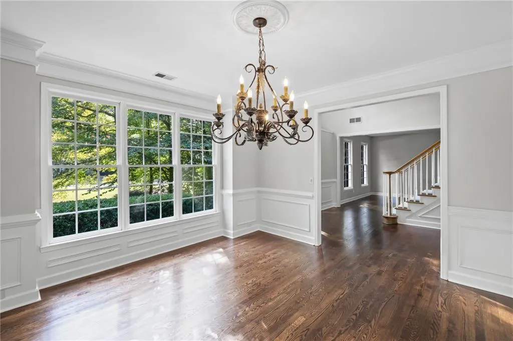 Roswell, Georgia 30075, United States, 5 Bedrooms Bedrooms, ,4 BathroomsBathrooms,Residential,Pending,212439