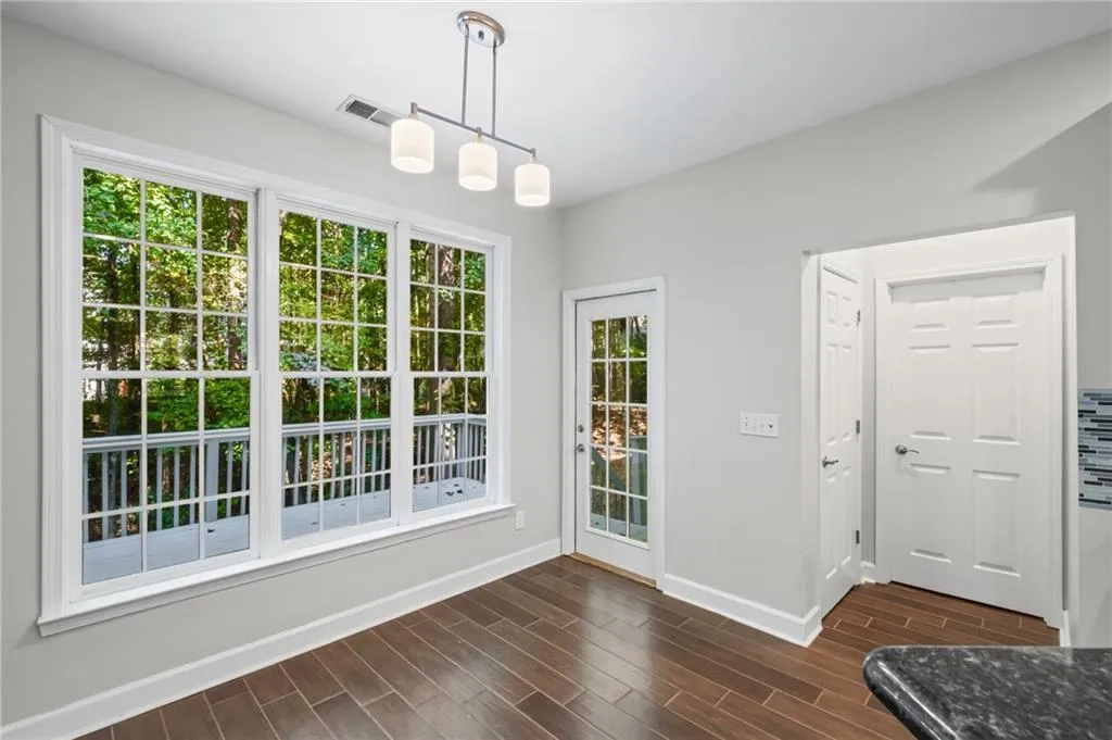 Roswell, Georgia 30075, United States, 5 Bedrooms Bedrooms, ,4 BathroomsBathrooms,Residential,Pending,212439