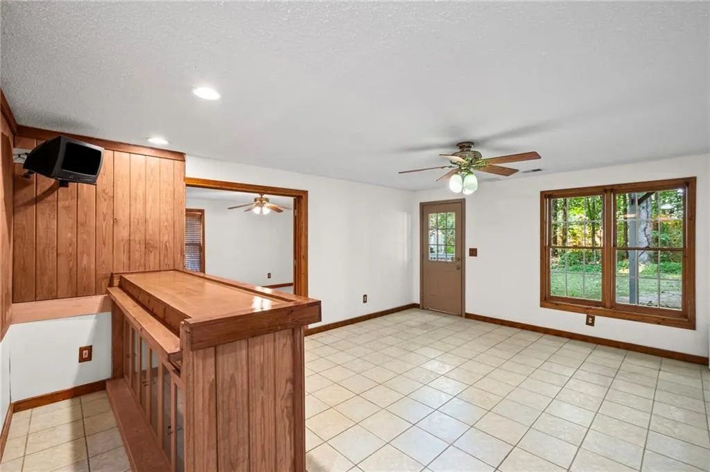 Roswell, Georgia 30075, United States, 5 Bedrooms Bedrooms, ,4 BathroomsBathrooms,Residential,Pending,212439