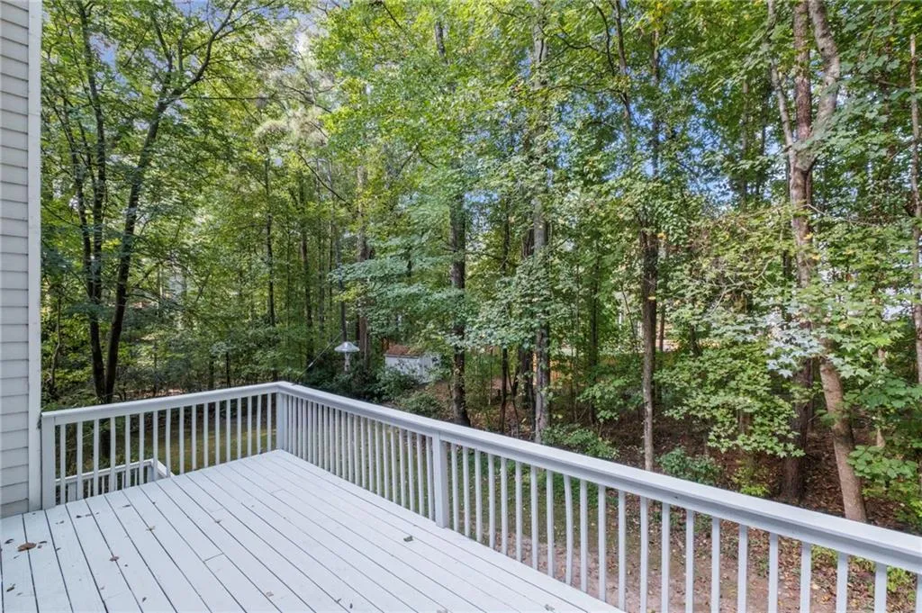 Roswell, Georgia 30075, United States, 5 Bedrooms Bedrooms, ,4 BathroomsBathrooms,Residential,Pending,212439