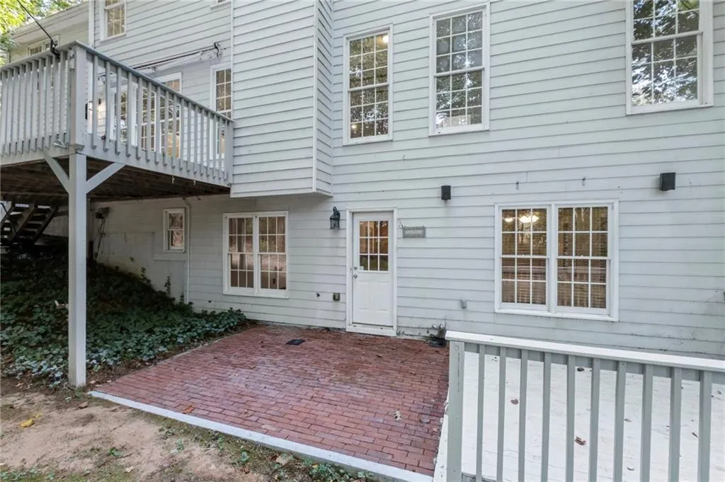 Roswell, Georgia 30075, United States, 5 Bedrooms Bedrooms, ,4 BathroomsBathrooms,Residential,Pending,212439