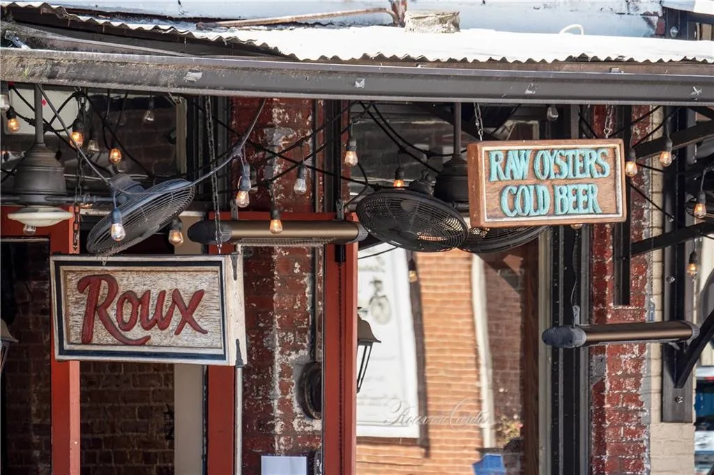 Roswell, Georgia 30075, United States, 5 Bedrooms Bedrooms, ,4 BathroomsBathrooms,Residential,Pending,212439