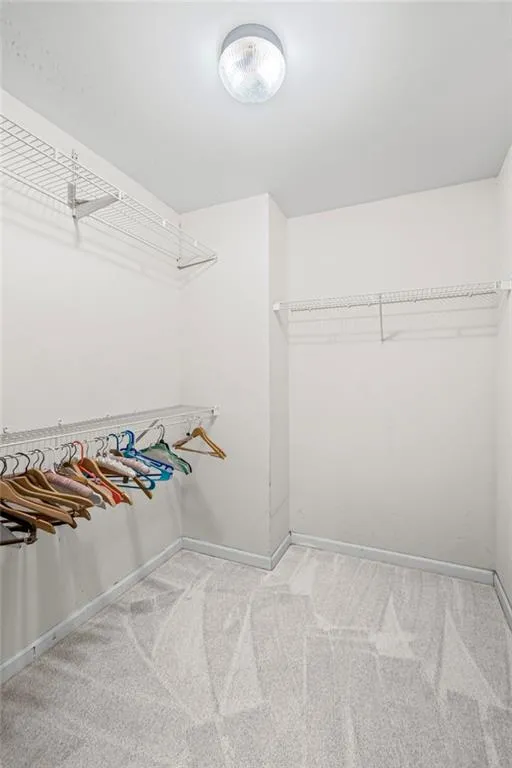 Roswell, Georgia 30075, United States, 5 Bedrooms Bedrooms, ,4 BathroomsBathrooms,Residential,Pending,212439