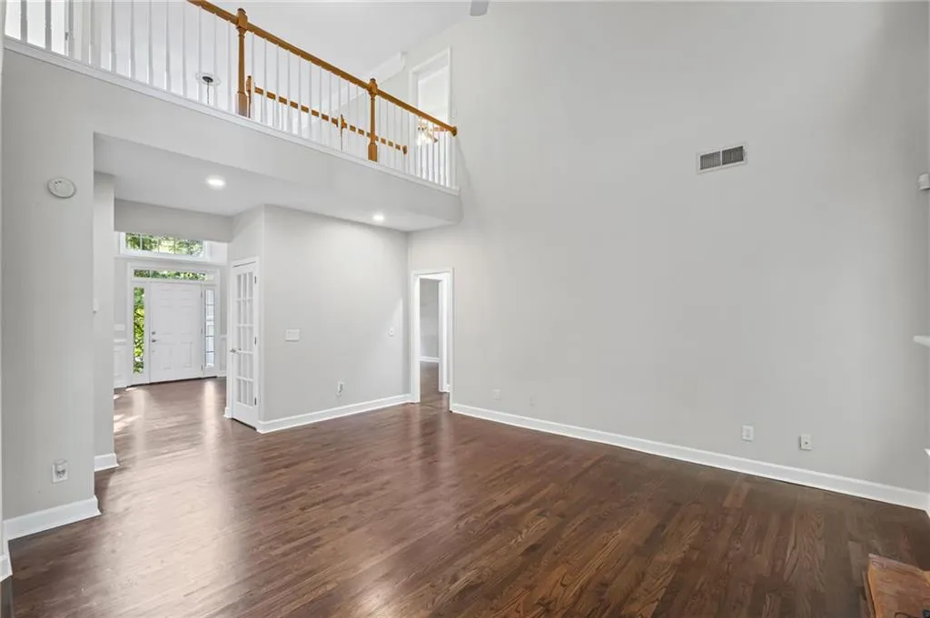 Roswell, Georgia 30075, United States, 5 Bedrooms Bedrooms, ,4 BathroomsBathrooms,Residential,Pending,212439