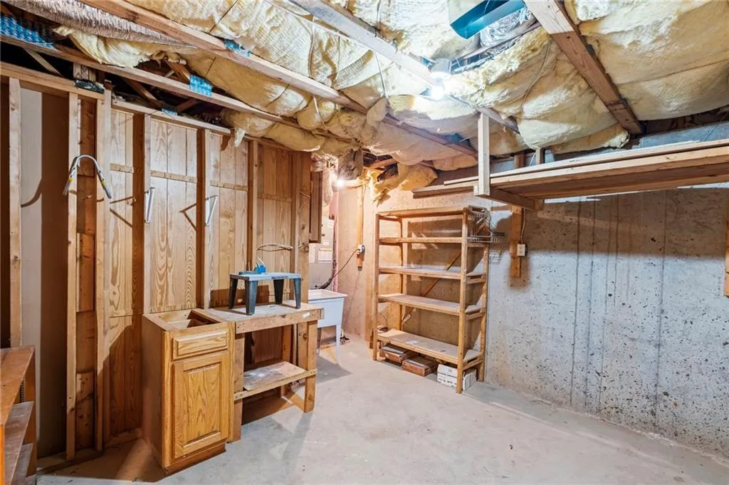 Roswell, Georgia 30075, United States, 5 Bedrooms Bedrooms, ,4 BathroomsBathrooms,Residential,Pending,212439