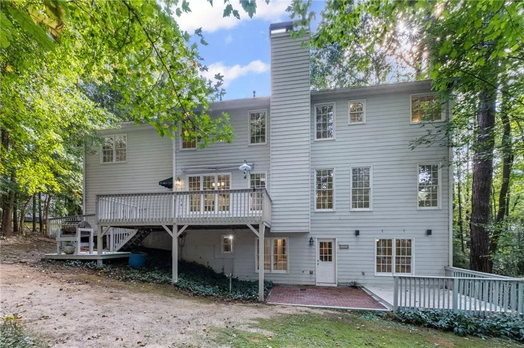 Roswell, Georgia 30075, United States, 5 Bedrooms Bedrooms, ,4 BathroomsBathrooms,Residential,Pending,212439