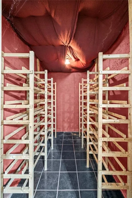 Roswell, Georgia 30075, United States, 5 Bedrooms Bedrooms, ,4 BathroomsBathrooms,Residential,Pending,212439