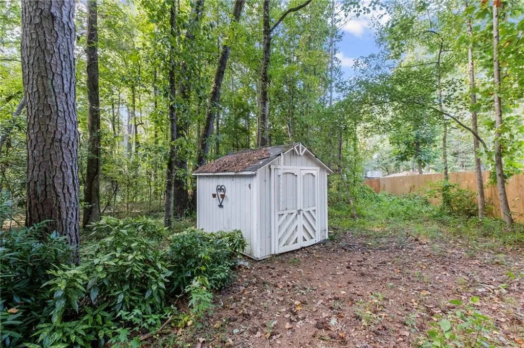 Roswell, Georgia 30075, United States, 5 Bedrooms Bedrooms, ,4 BathroomsBathrooms,Residential,Pending,212439