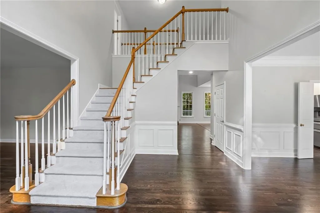 Roswell, Georgia 30075, United States, 5 Bedrooms Bedrooms, ,4 BathroomsBathrooms,Residential,Pending,212439