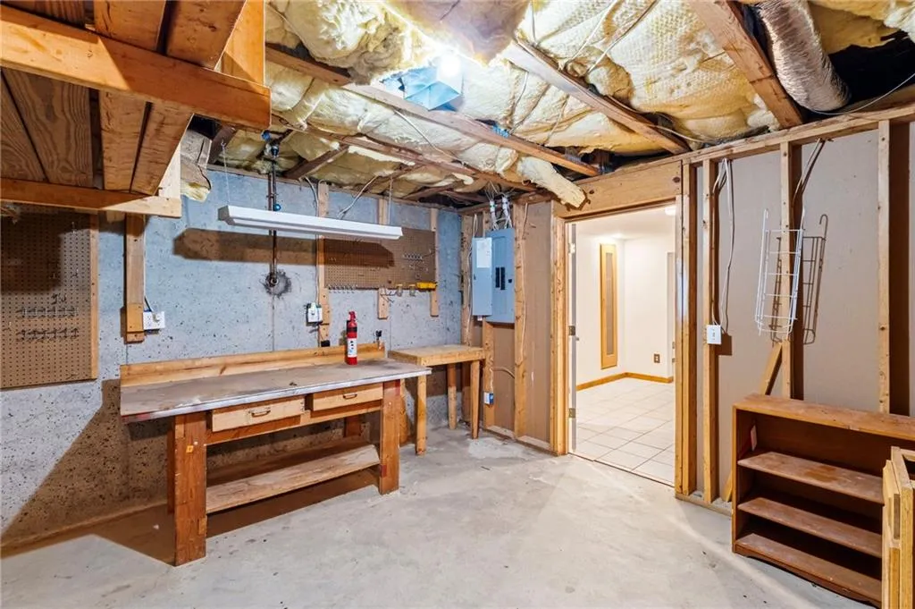 Roswell, Georgia 30075, United States, 5 Bedrooms Bedrooms, ,4 BathroomsBathrooms,Residential,Pending,212439