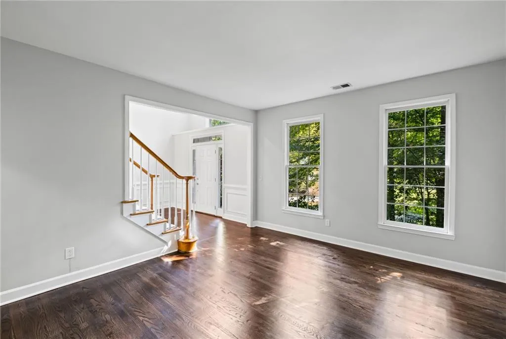 Roswell, Georgia 30075, United States, 5 Bedrooms Bedrooms, ,4 BathroomsBathrooms,Residential,Pending,212439