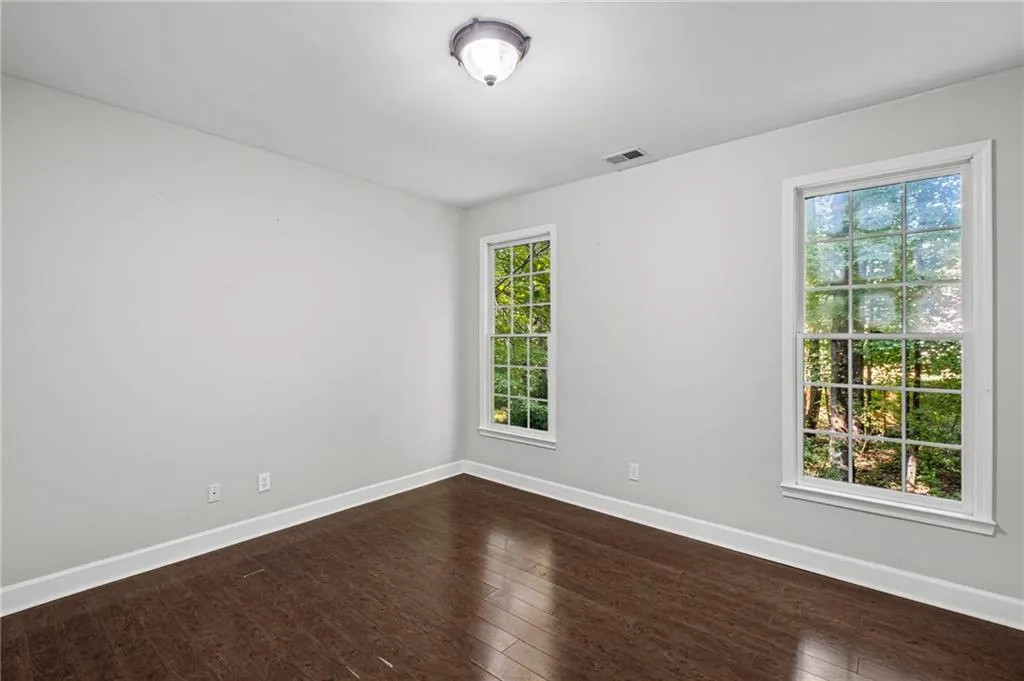 Roswell, Georgia 30075, United States, 5 Bedrooms Bedrooms, ,4 BathroomsBathrooms,Residential,Pending,212439