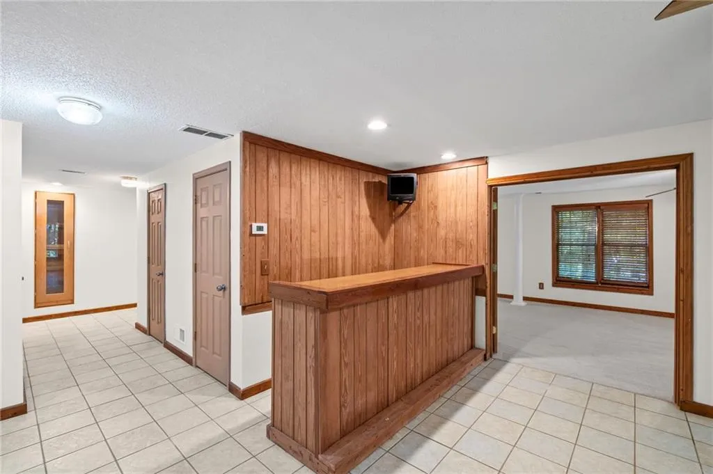 Roswell, Georgia 30075, United States, 5 Bedrooms Bedrooms, ,4 BathroomsBathrooms,Residential,Pending,212439