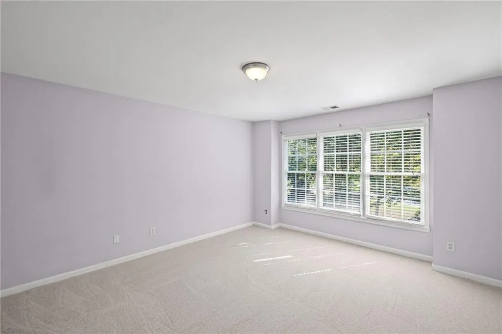 Roswell, Georgia 30075, United States, 5 Bedrooms Bedrooms, ,4 BathroomsBathrooms,Residential,Pending,212439