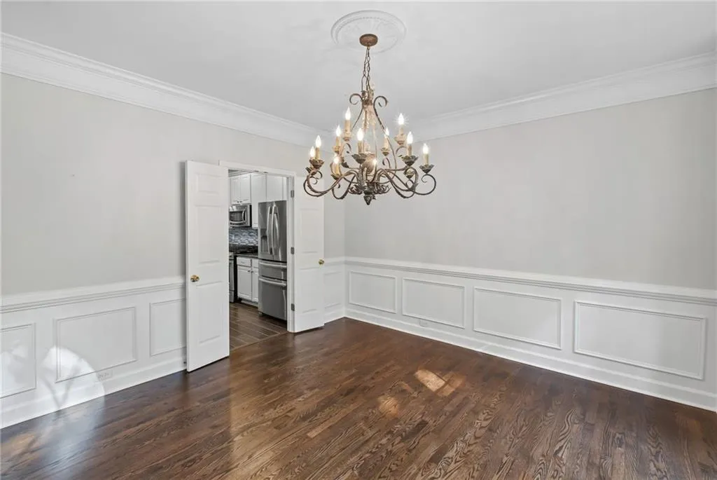 Roswell, Georgia 30075, United States, 5 Bedrooms Bedrooms, ,4 BathroomsBathrooms,Residential,Pending,212439