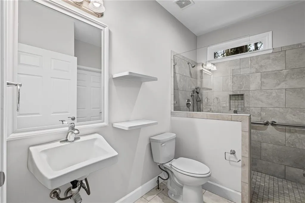 Roswell, Georgia 30075, United States, 5 Bedrooms Bedrooms, ,4 BathroomsBathrooms,Residential,Pending,212439