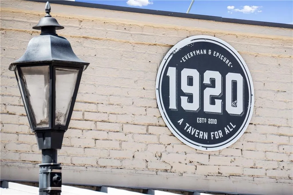 Roswell, Georgia 30075, United States, 5 Bedrooms Bedrooms, ,4 BathroomsBathrooms,Residential,Pending,212439