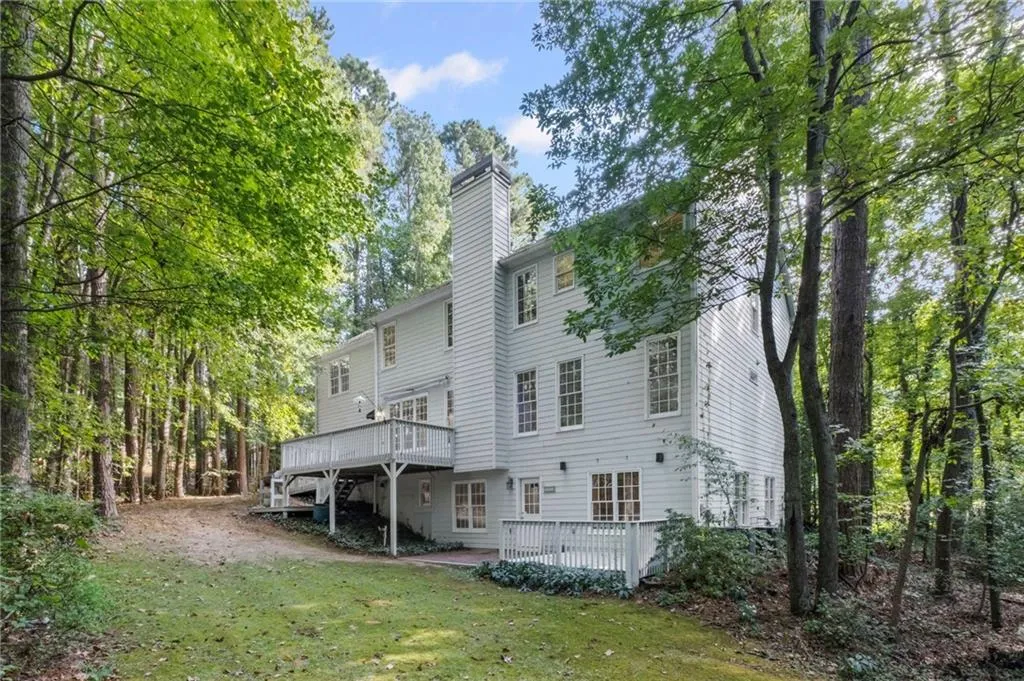 Roswell, Georgia 30075, United States, 5 Bedrooms Bedrooms, ,4 BathroomsBathrooms,Residential,Pending,212439