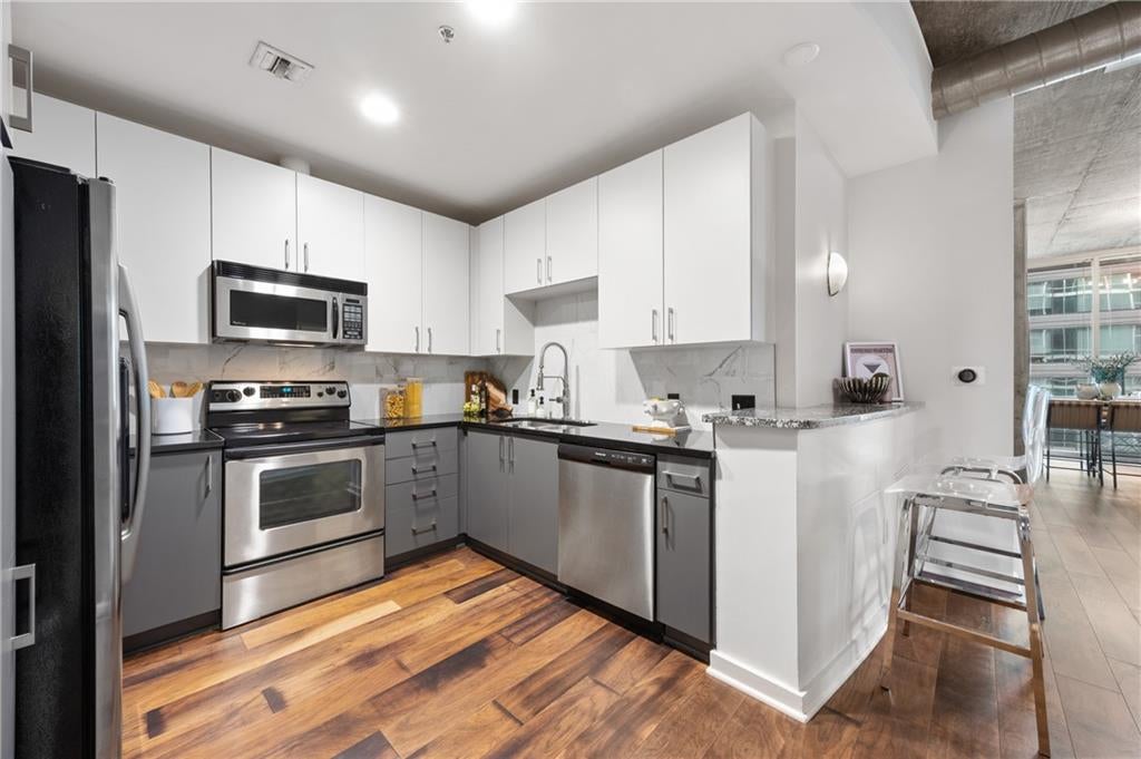923 Peachtree Street NE 1221