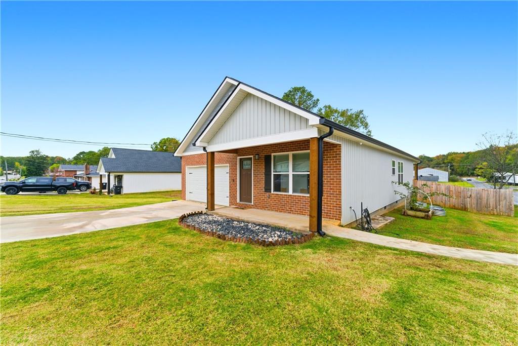 62 Dude St NW Drive NW