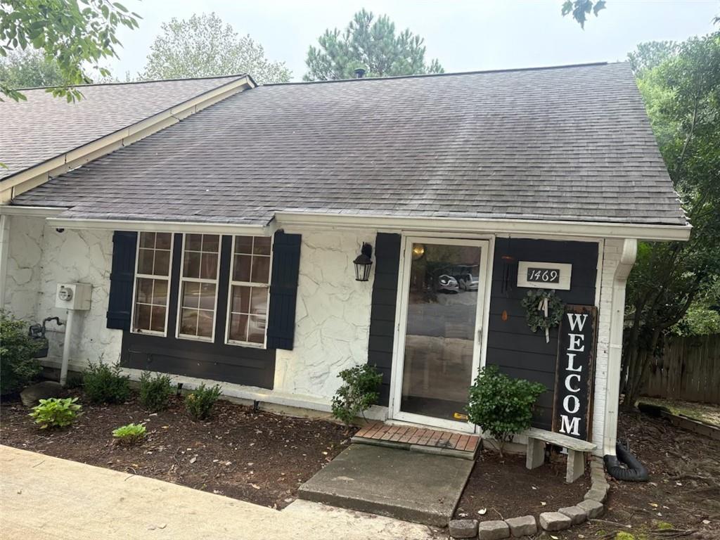 JUST IMPROVED AN UNBEATABLE PRICE! GREAT LOCATION - just a quick drive to Marietta Square, Cheatham Hill Trailhead, and Kennesaw Mountain for great hikes. Walking distance to Jim R. Miller Park. Hurry! Don't miss this one! Spacious 2 bedroom / 2.5 bath townhome with roommate floor plan. End unit with large, fenced yard. HVAC serviced this year! Newer roof. Tucked away in a cul-de-sac in a sought-after community. This home offers a perfect opportunity for you to make it your own with needed cosmetic enhancements. Bright living room with vaulted ceilings has a decorative floor-to-ceiling stone fireplace and built-in bookshelves. Galley kitchen features white cabinets and a breakfast bar, which overlooks another spacious family area/dining room. French doors open to a vaulted outdoor living area overlooking private backyard.