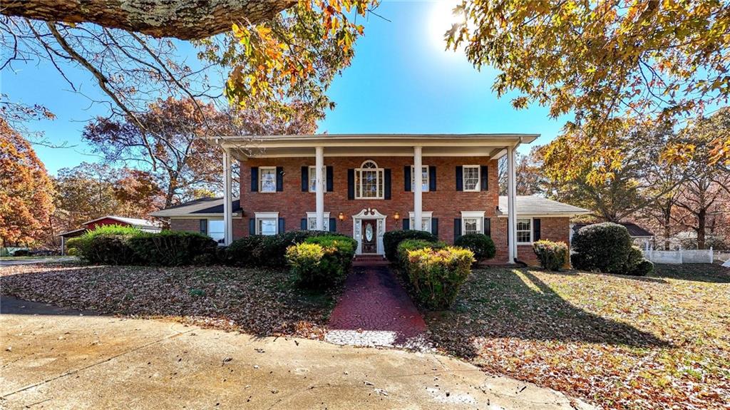 104 E Valley Road NE