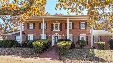 Homes For Sale - 104 E Valley Road<br/> Rydal, GA 30171