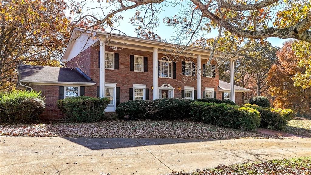 104 E Valley Road NE