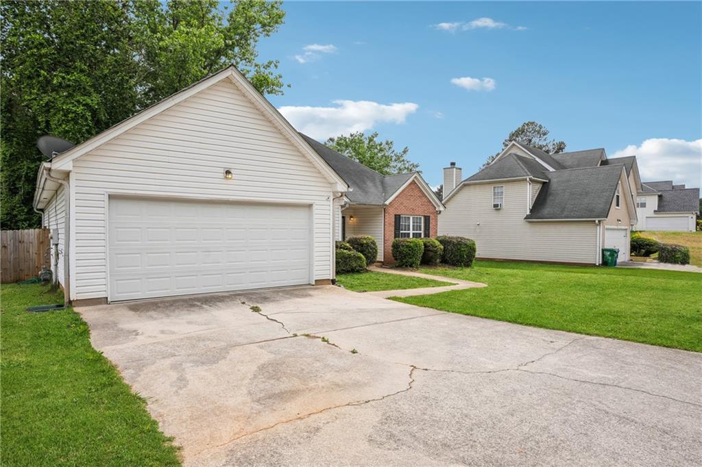 5525 Mayfair Crossing Drive, Lithonia, Georgia image 3