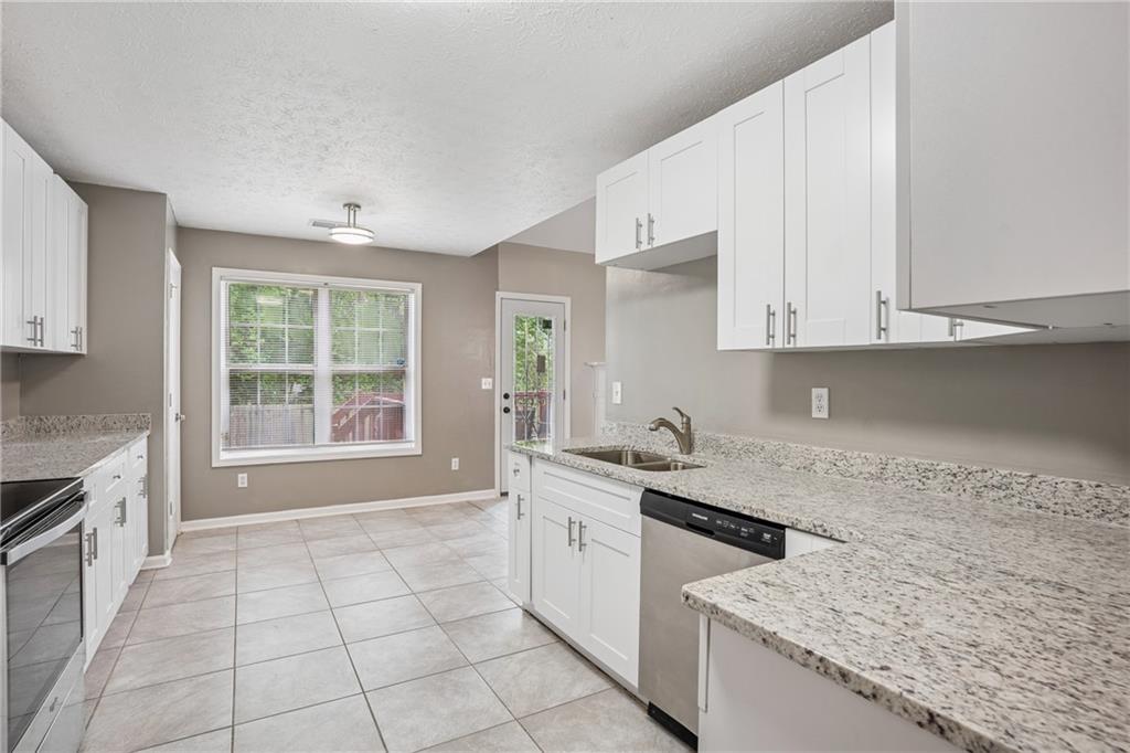 5525 Mayfair Crossing Drive, Lithonia, Georgia image 12