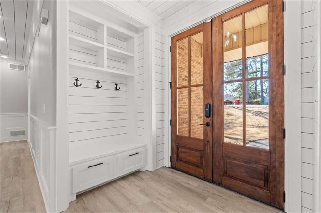 1127 Lakeshore Court