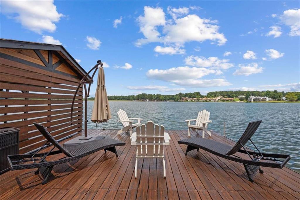 1127 Lakeshore Court